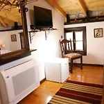 فندق Art Castle بيرات
