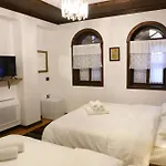 فندق Art Castle 4*